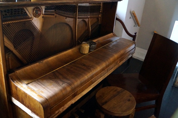 Lovecrumbs piano