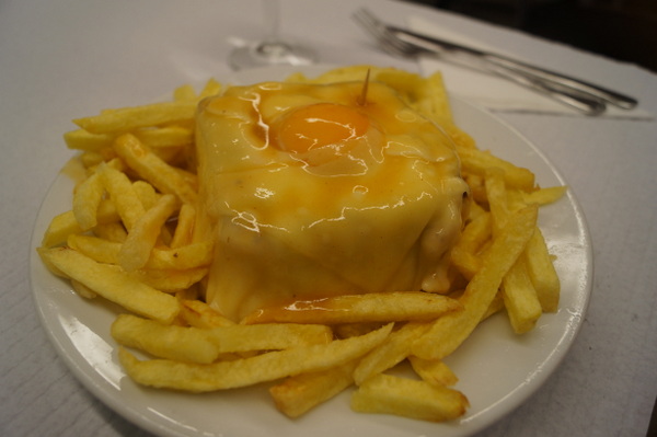 Francesinha topped with cheese